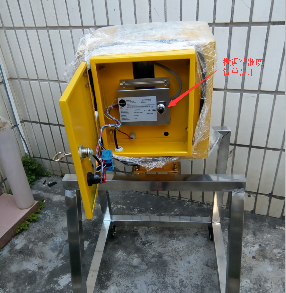 供應(yīng)梁興塑機(jī)輔機(jī) 塑料銅鋁檢測(cè)分離器 再生塑料雜質(zhì)金屬分離器 德國(guó)技術(shù)第四代金屬分離器 東莞廠家直銷(xiāo)保修二年 終身維護(hù)